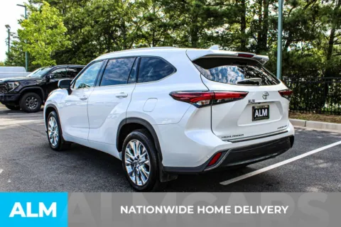 More photos of 2024 Toyota Highlander Limited at ALM Mall of Georgia, GA
