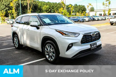 More photos of 2024 Toyota Highlander Limited at ALM Mall of Georgia, GA