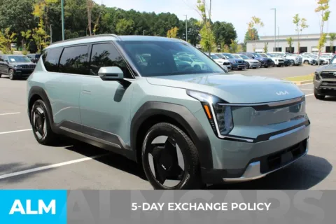 More photos of 2024 Kia EV9 Wind at ALM Mall of Georgia, GA