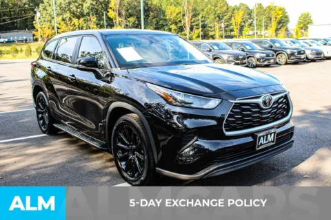 More photos of 2023 Toyota Highlander L at ALM Mall of Georgia, GA