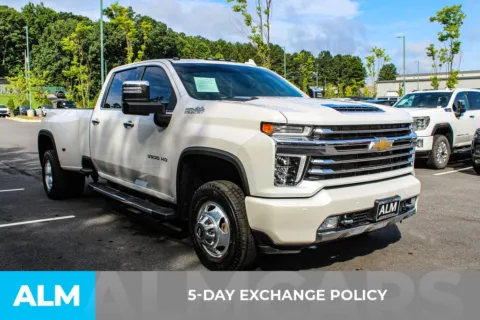 More photos of 2022 Chevrolet Silverado 3500HD High Country at ALM Mall of Georgia, GA
