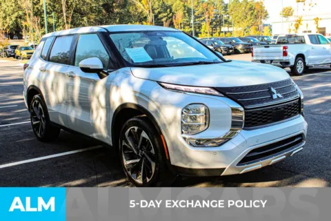 More photos of 2024 Mitsubishi Outlander SE at ALM Mall of Georgia, GA