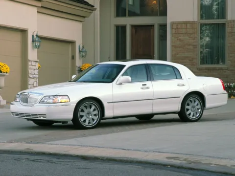 White 2004 Lincoln Town Car Signature for sale in Buford, GA