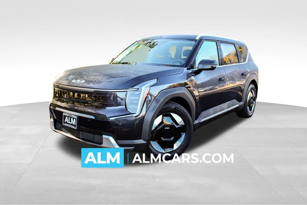Used 2025 Kia EV9 Wind with VIN 5XYAFFS53SG002417 for sale in Lumberton, NC