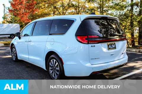 More photos of 2024 Chrysler Pacifica Hybrid Select at ALM Mall of Georgia, GA