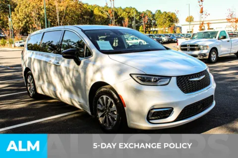 Another view of 2024 Chrysler Pacifica Hybrid Select for sale in Buford, GA at ALM Mall of Georgia