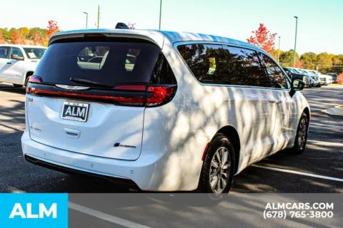 More photos of 2024 Chrysler Pacifica Hybrid Select at ALM Mall of Georgia, GA
