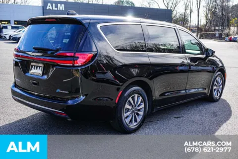 More photos of 2024 Chrysler Pacifica Hybrid Select at ALM Marietta, GA