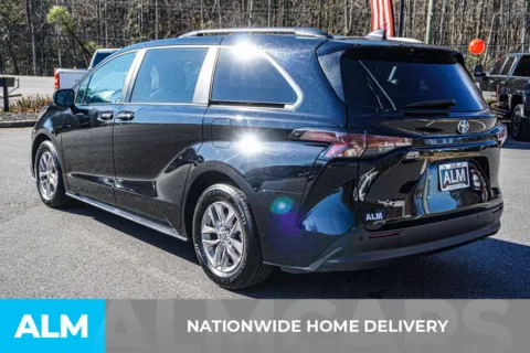 More photos of 2024 Toyota Sienna XLE at ALM Marietta, GA