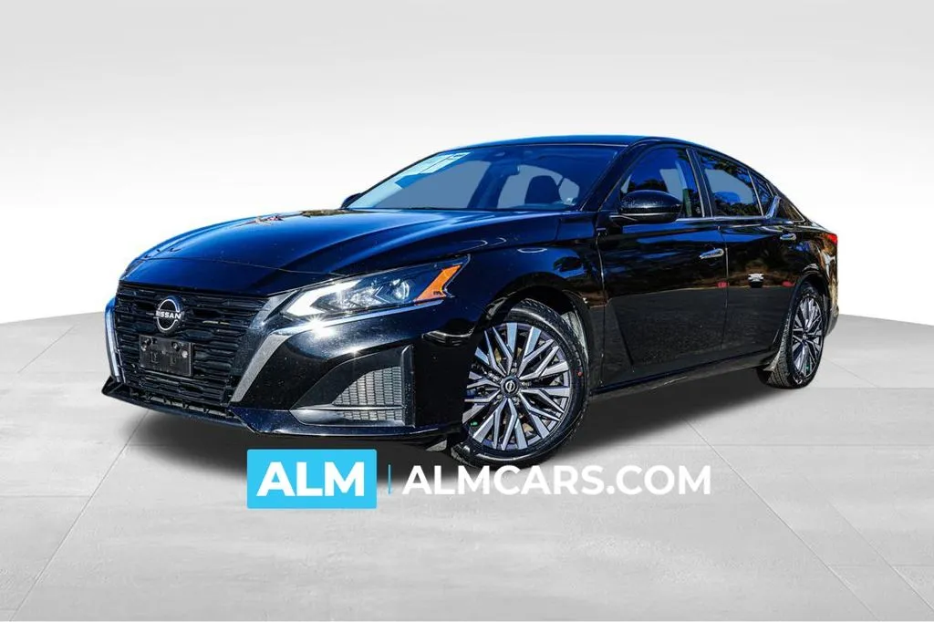2023 Nissan Altima SV's photo
