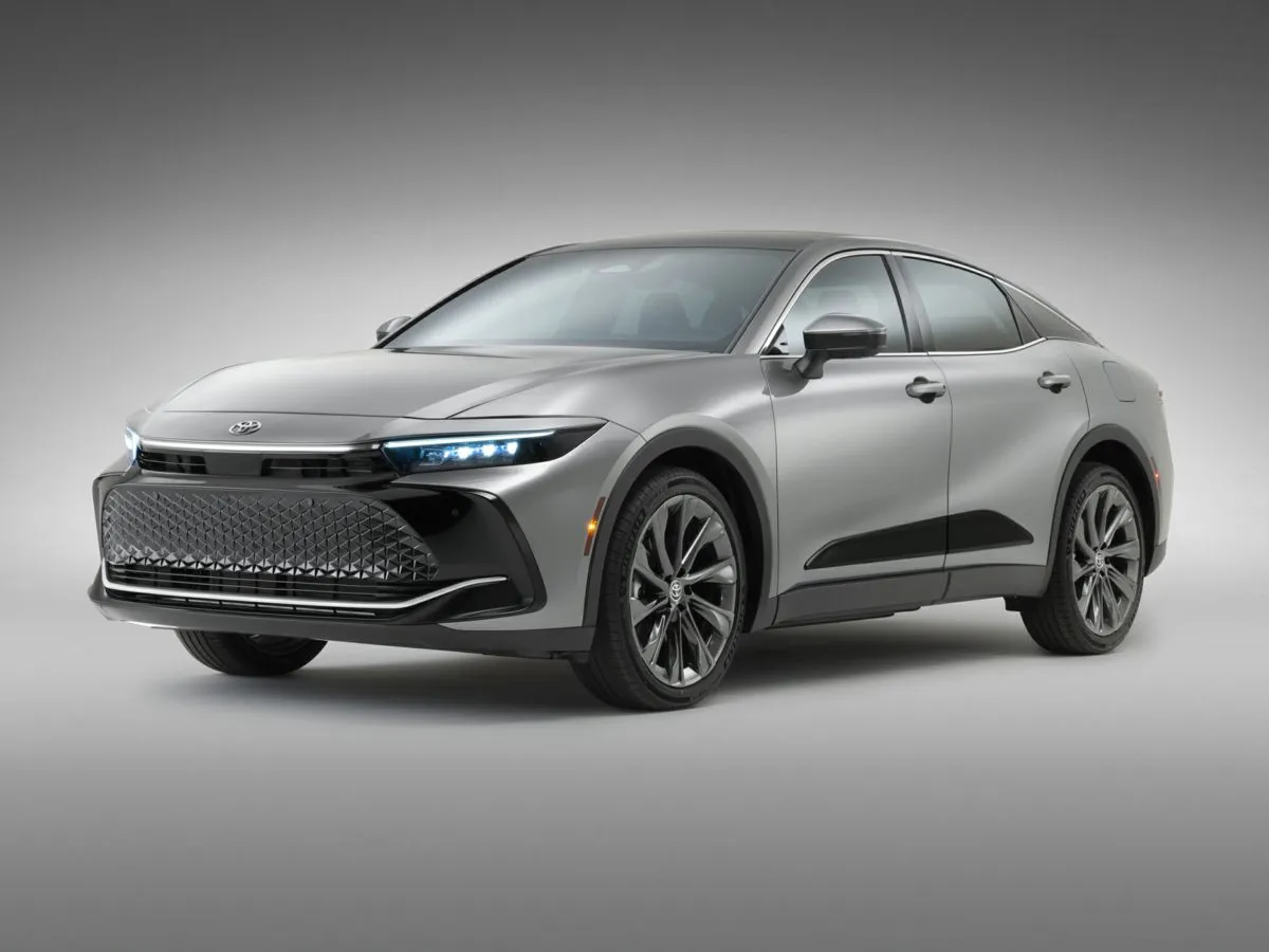 2023 Toyota Crown XLE's photo