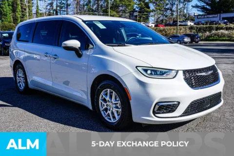 More photos of 2023 Chrysler Pacifica Touring L at ALM Marietta, GA