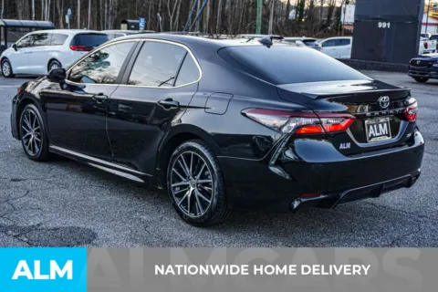 More photos of 2023 Toyota Camry SE at ALM Marietta, GA