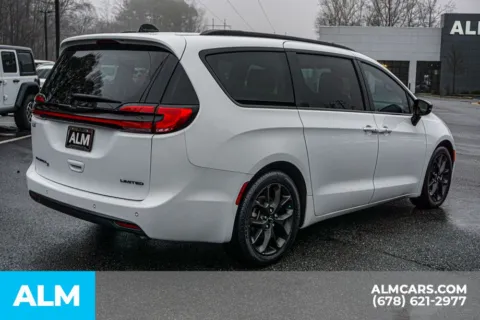 More photos of 2025 Chrysler Pacifica Limited at ALM Marietta, GA