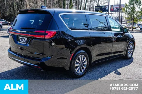 More photos of 2024 Chrysler Pacifica Hybrid Select at ALM Marietta, GA