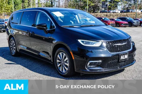 More photos of 2024 Chrysler Pacifica Hybrid Select at ALM Marietta, GA