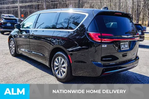 More photos of 2024 Chrysler Pacifica Hybrid Select at ALM Marietta, GA