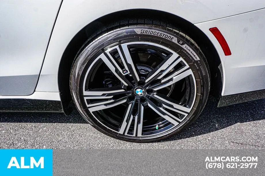 2025 BMW i7 50 - Photo 18
