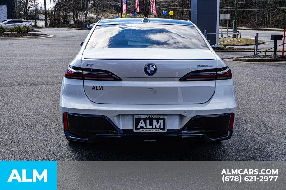 2025 BMW i7 50 - Photo 11