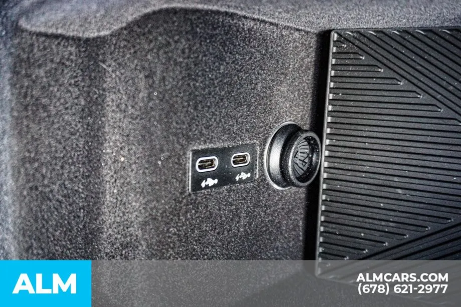 2025 BMW i7 50 - Photo 50