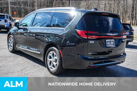 More photos of 2023 Chrysler Pacifica Limited at ALM Marietta, GA
