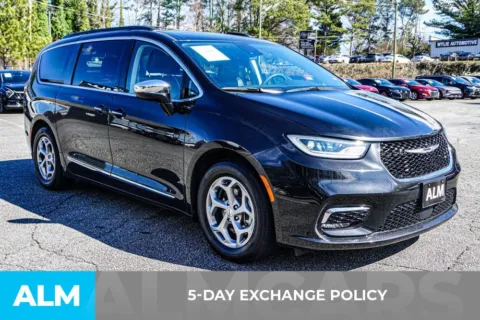 More photos of 2023 Chrysler Pacifica Limited at ALM Marietta, GA