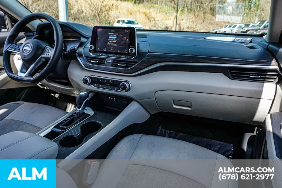 2025 Nissan Altima SV - Photo 24