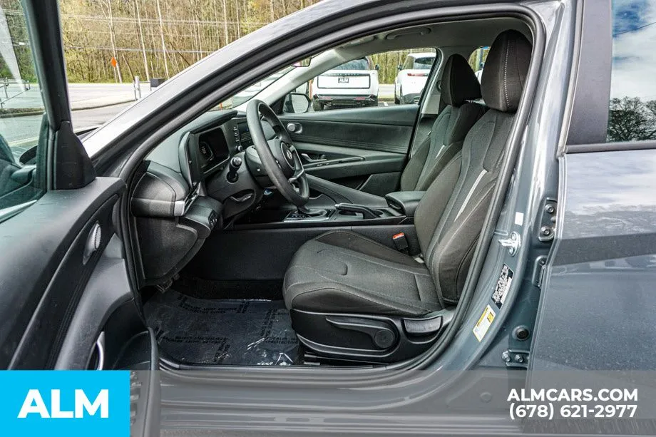 2025 Hyundai Elantra SE - Photo 19