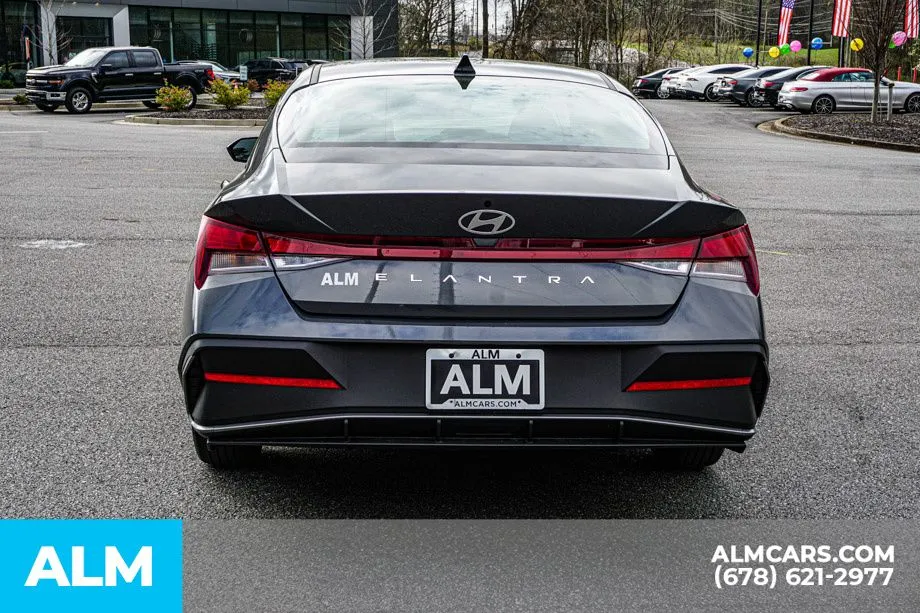 2025 Hyundai Elantra SE - Photo 11