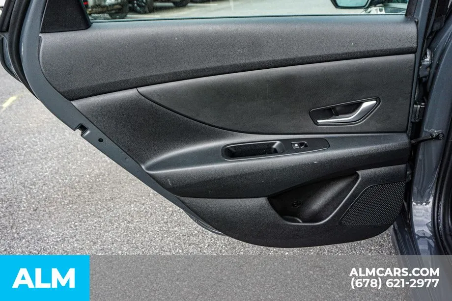 2025 Hyundai Elantra SE - Photo 47