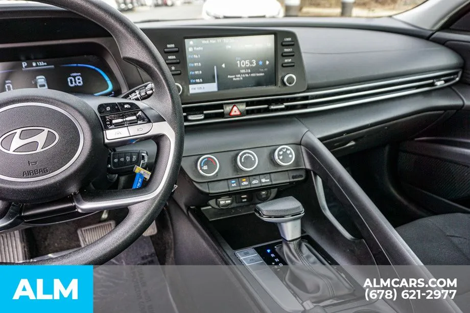 2025 Hyundai Elantra SE - Photo 32