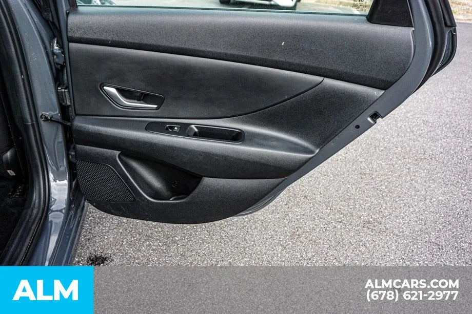 2025 Hyundai Elantra SE - Photo 51