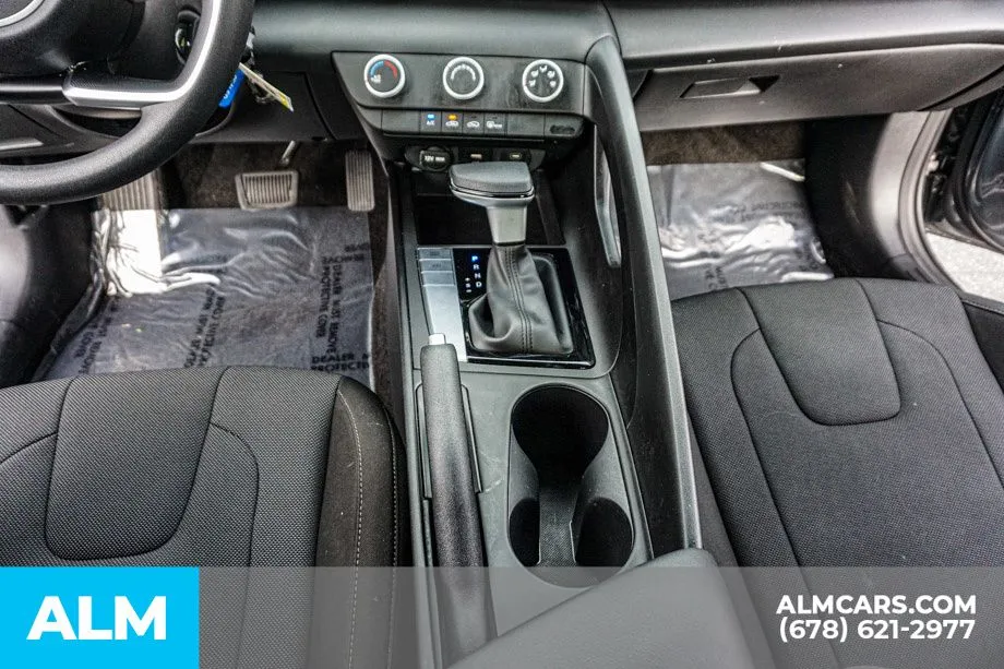 2025 Hyundai Elantra SE - Photo 39