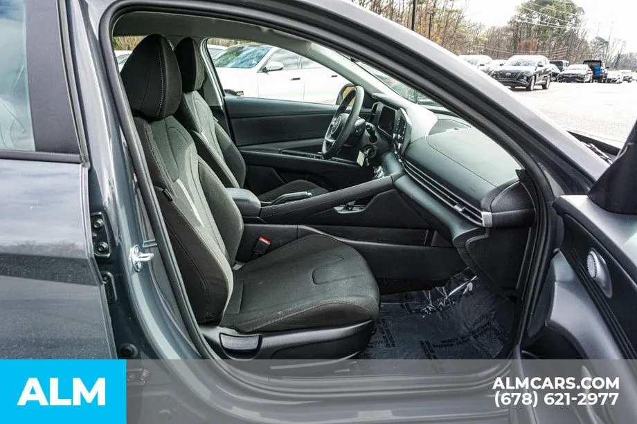 2025 Hyundai Elantra SE - Photo 23
