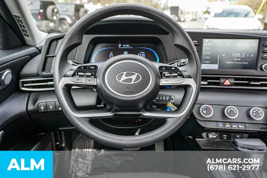 2025 Hyundai Elantra SE - Photo 28