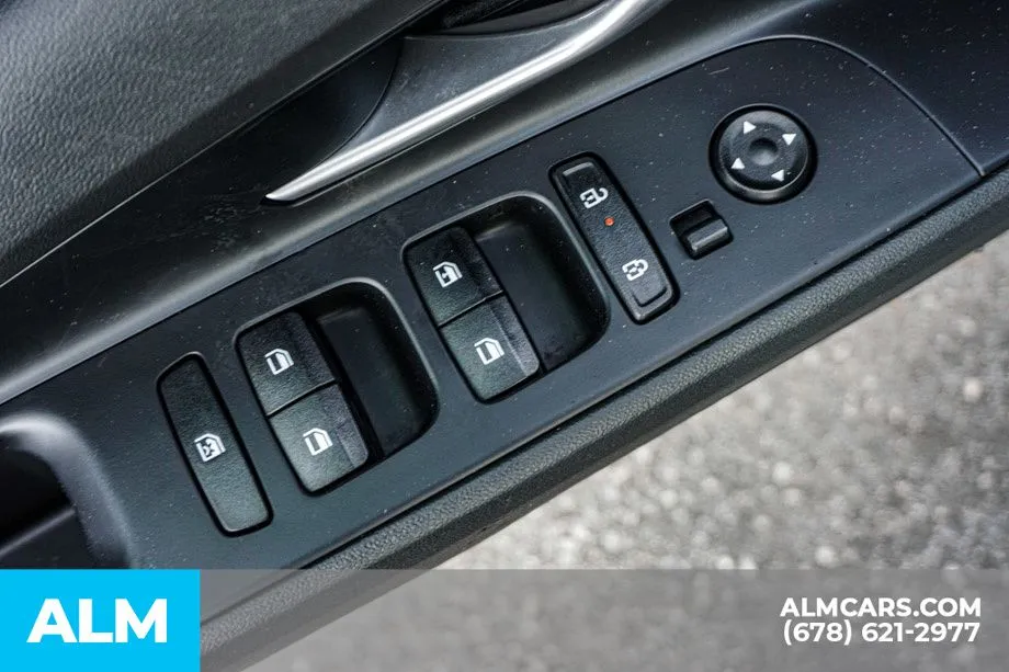 2025 Hyundai Elantra SE - Photo 45