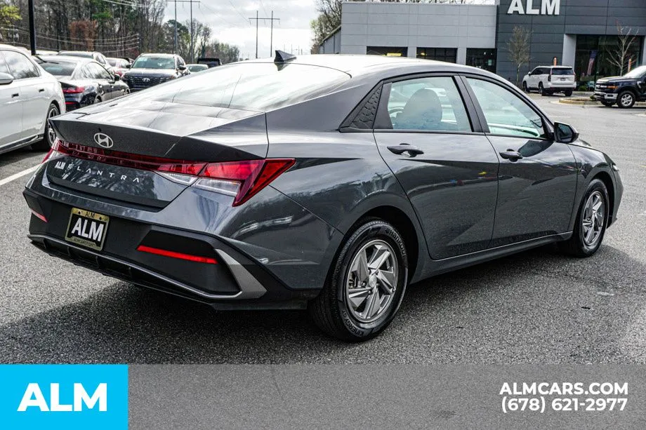 2025 Hyundai Elantra SE - Photo 6