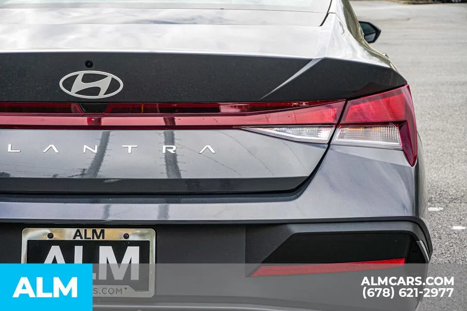 2025 Hyundai Elantra SE - Photo 13