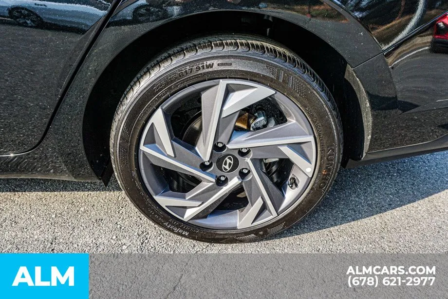 2025 Hyundai Elantra SEL - Photo 17