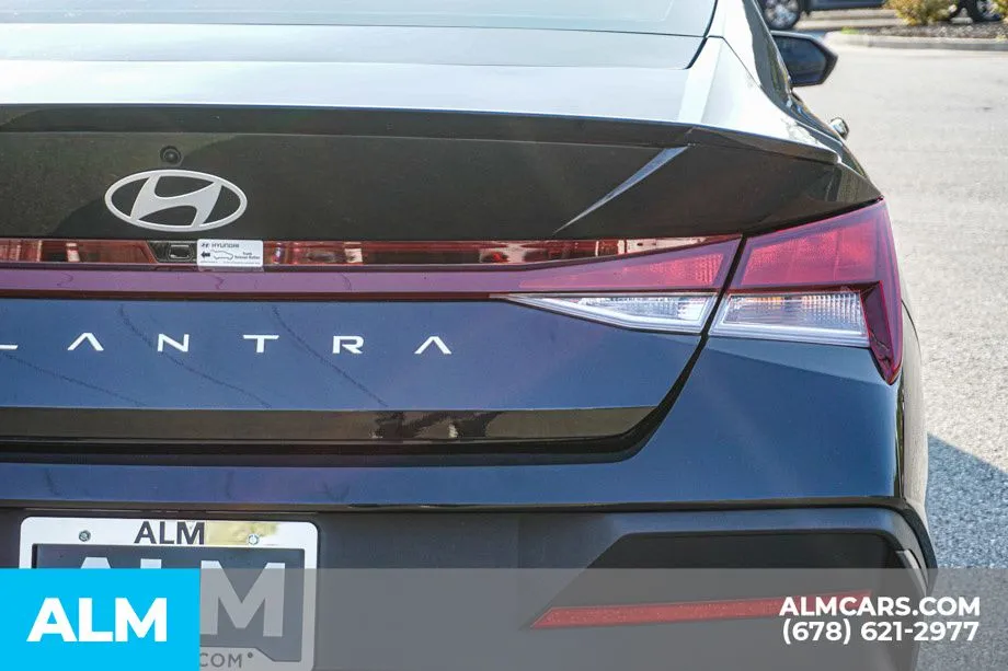 2025 Hyundai Elantra SEL - Photo 13