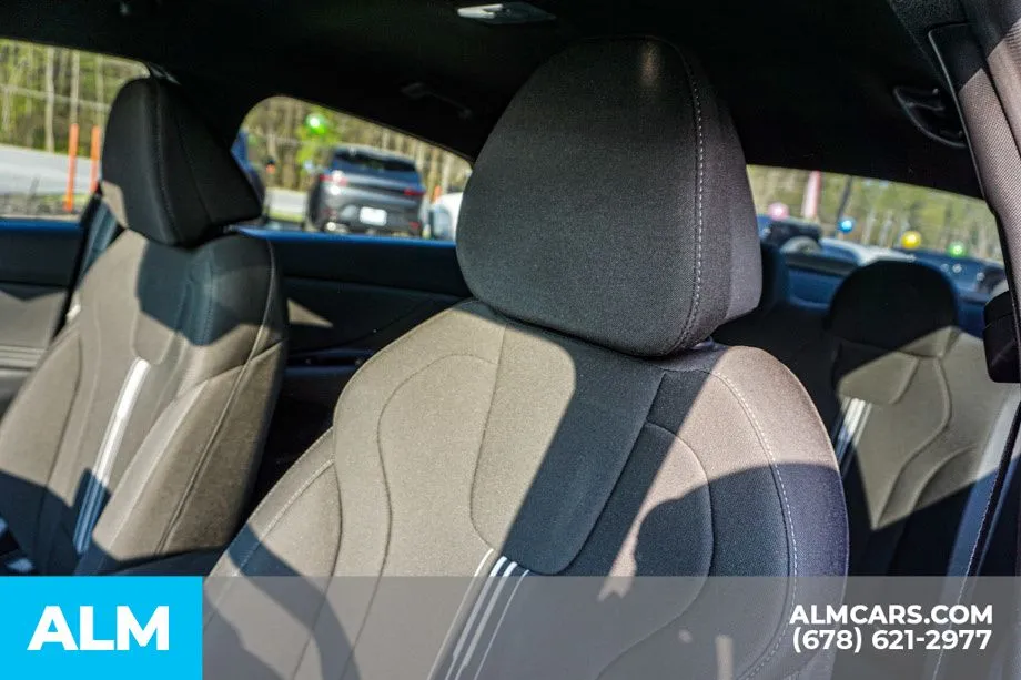 2025 Hyundai Elantra SEL - Photo 18
