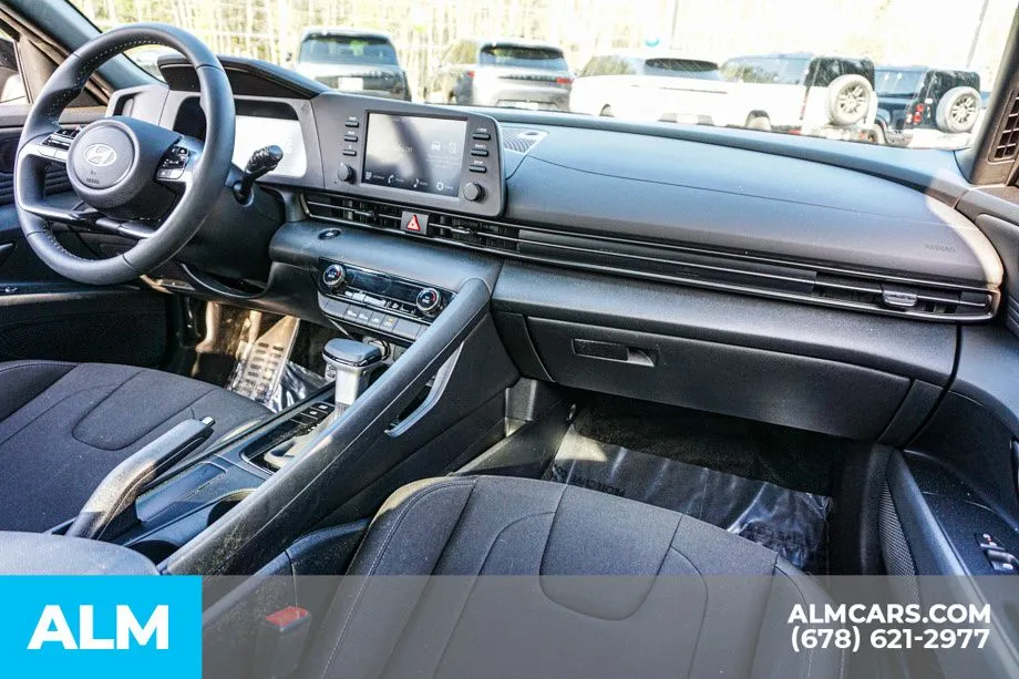 2025 Hyundai Elantra SEL - Photo 24