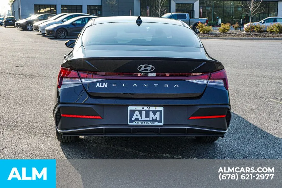 2025 Hyundai Elantra SEL - Photo 11