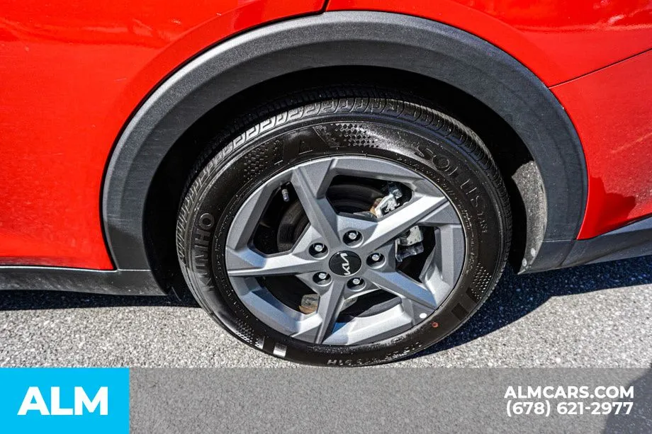 2025 Kia K4 LXS - Photo 17