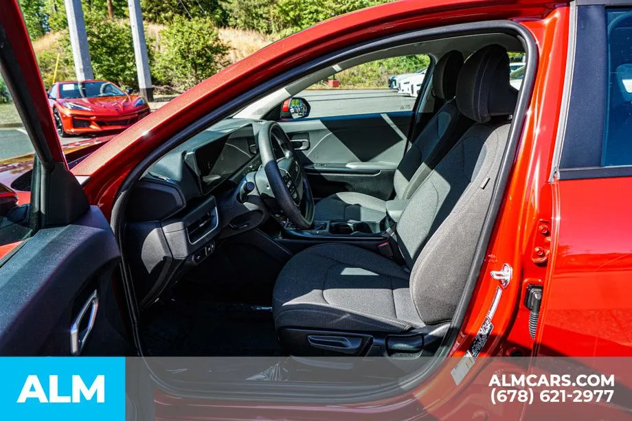2025 Kia K4 LXS - Photo 19