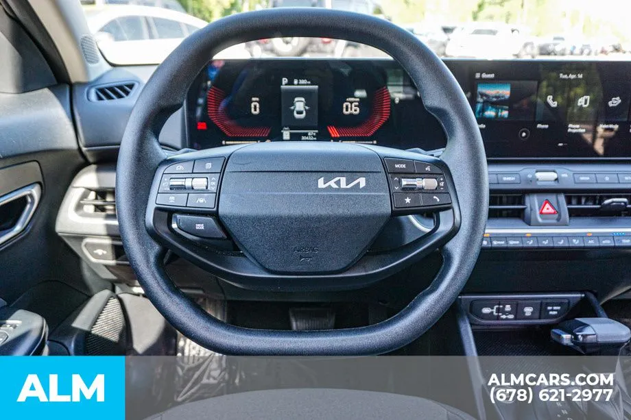 2025 Kia K4 LXS - Photo 28