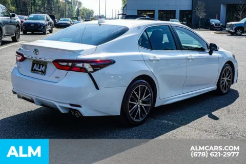 More photos of 2021 Toyota Camry SE at ALM Marietta, GA