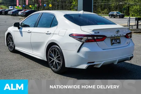 More photos of 2021 Toyota Camry SE at ALM Marietta, GA