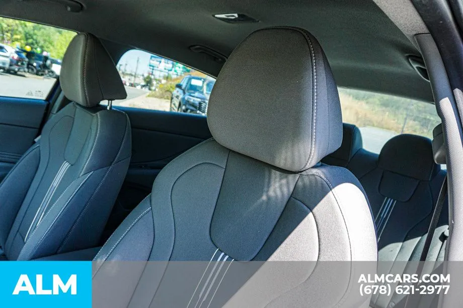 2025 Hyundai Elantra SEL - Photo 18