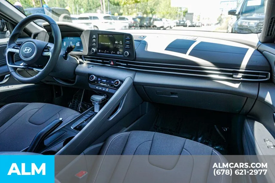 2025 Hyundai Elantra SEL - Photo 24